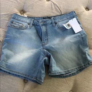 Jessica Simpson demon shorts